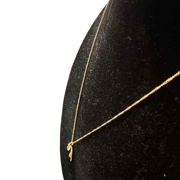 NWT Womanizer Gold Tone Necklace with Butterfly Pendant and O-Shaped Chain - Picture 4 of 5